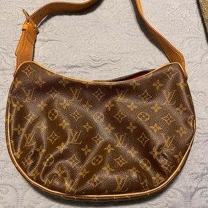 LOUIS VUITTON Croissant MM